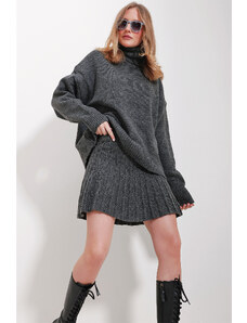 Trend Alaçatı Stili Women's Anthracite Turtleneck Sweater And Pleated Skirt Set