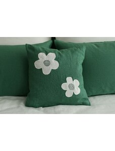 Nelly Lněný dekorativní povlak na polštář - bílé květy na zeleném