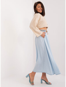 Fashionhunters Světle modrá rozšířená sukně s páskem