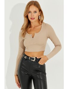 Cool & Sexy Women's Beige Button-Front Crop Blouse CG303