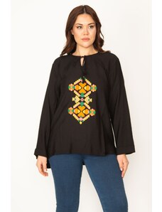 Şans Women's Plus Size Black Embroidery Detail Collar Laced Blouse