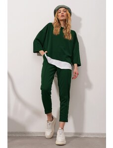 Trend Alaçatı Stili Women's Emerald Green Crew Neck Colored Blouse and Double Pocket Ribbed Stitching Suit