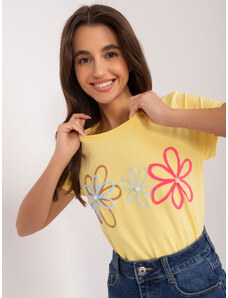 Fashionhunters Žluté tričko s květinovou aplikací BASIC FEEL GOOD