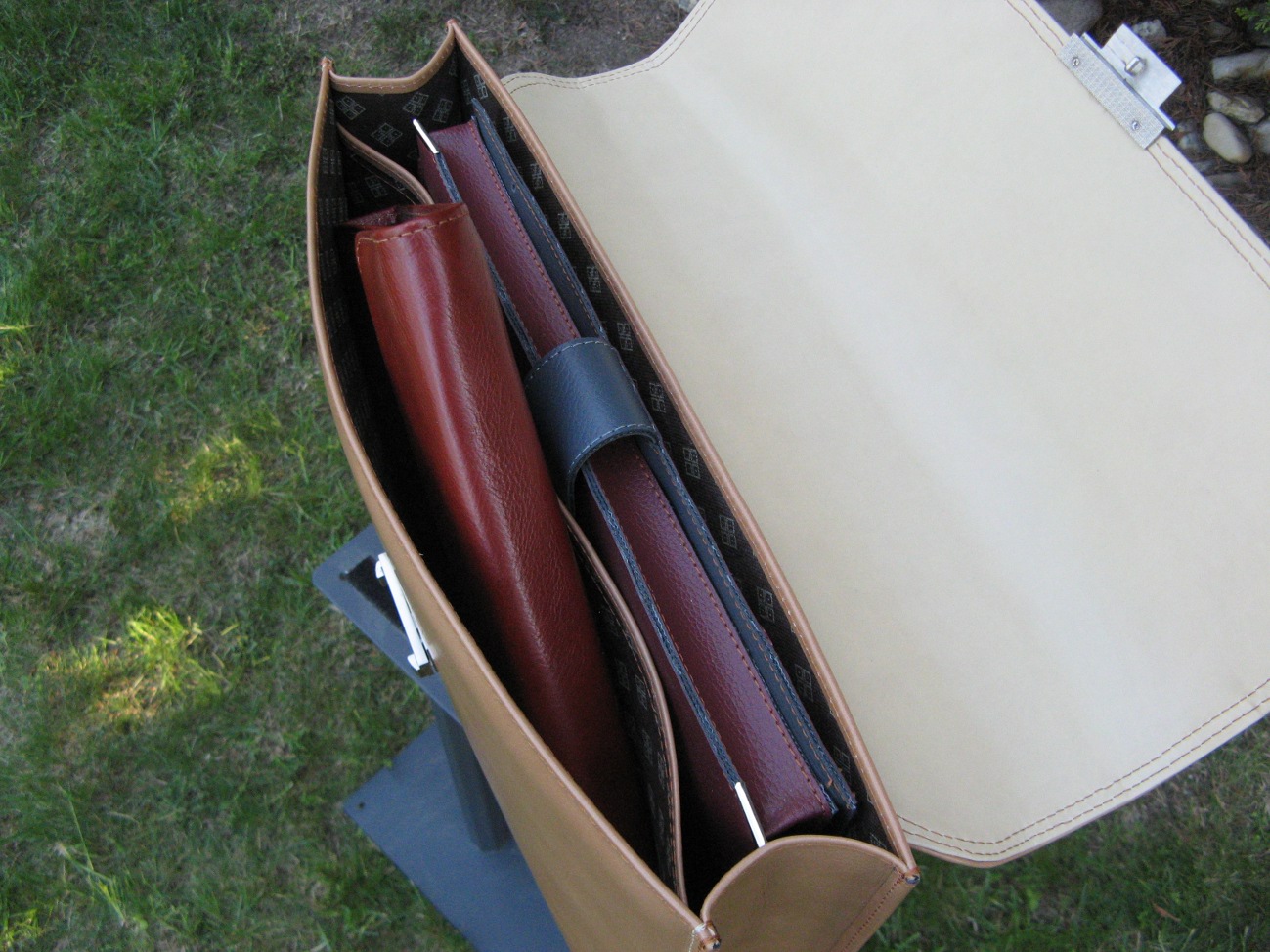 Kabelky od Hraběnky Kožená ručně šitá pánská aktovka SIDON - česká výroba; béžová