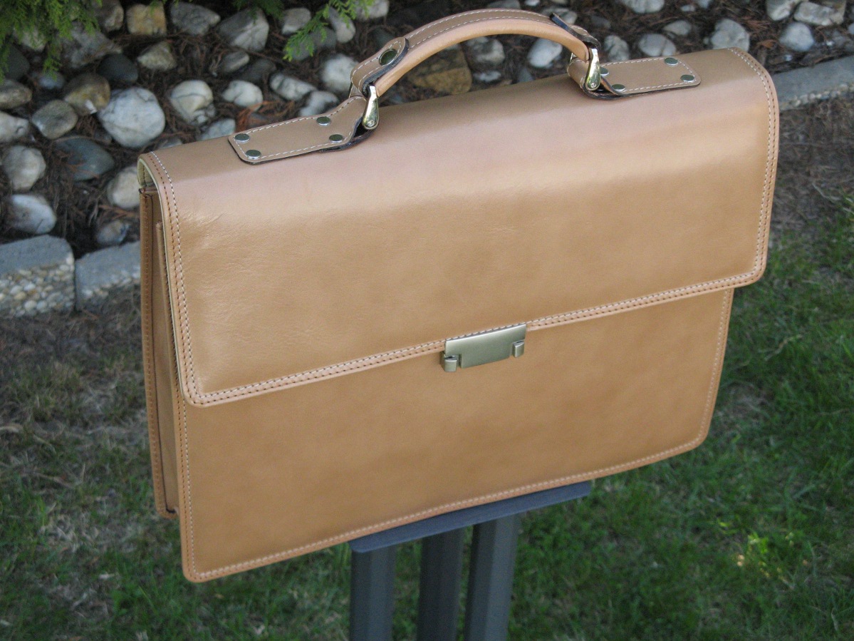 Kabelky od Hraběnky Kožená ručně šitá pánská aktovka SIDON - česká výroba; béžová