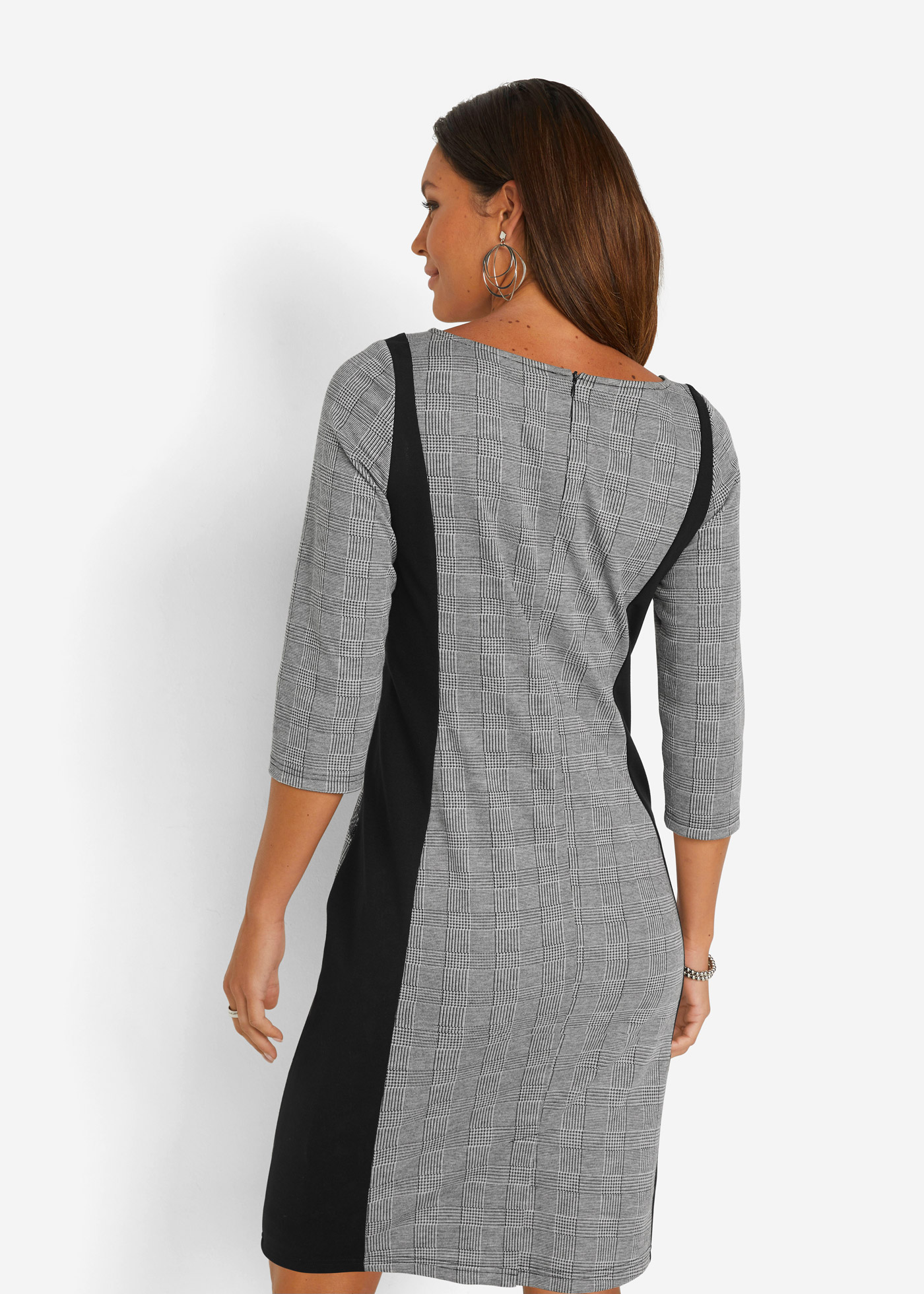 bonprix Pouzdrové šaty s výšivkou s flitry Černá