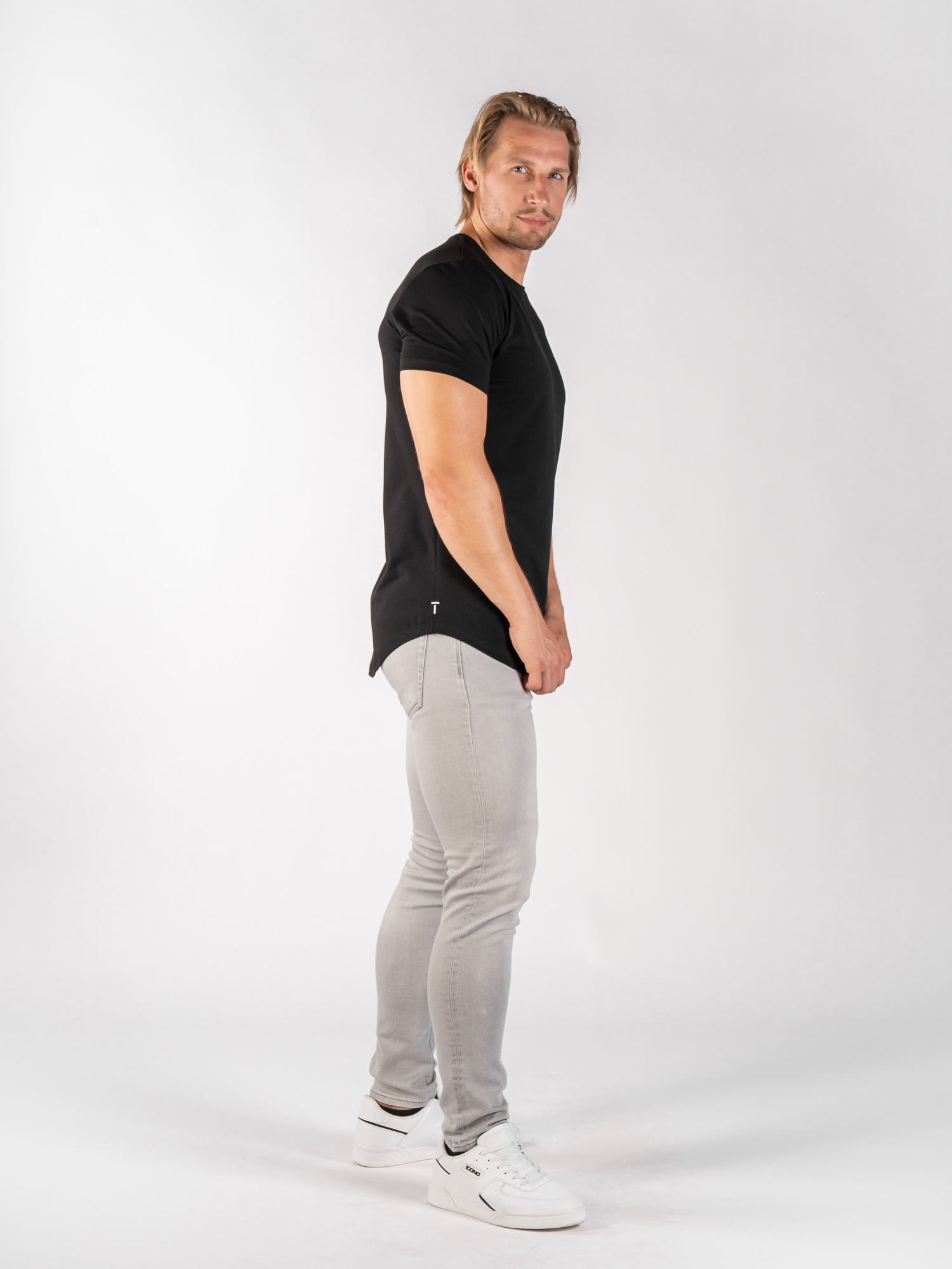 TallGuys Pánské prodloužené tričko | óčko | Deep black