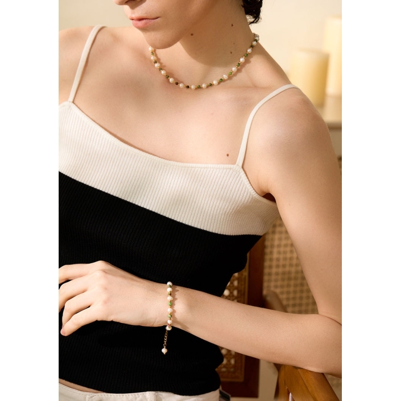 GRACE Jewellery Korálkový náhrdelník sladkovodní perly a epidot, chirurgická ocel