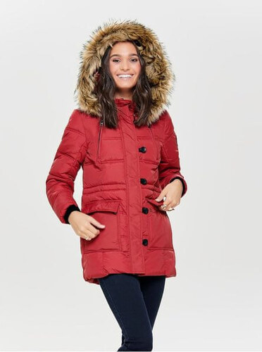 ONLY červený prošívaný zimní kabát s odnímatelnou kapucí Newottowa M -  GLAMI.cz
