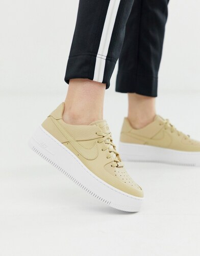 Nike Air Force 1 sage trainers in beige - GLAMI.cz