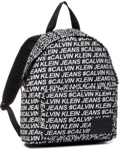 Calvin Klein dámský černý batoh s nápisy ROUND BACKPACK - GLAMI.cz