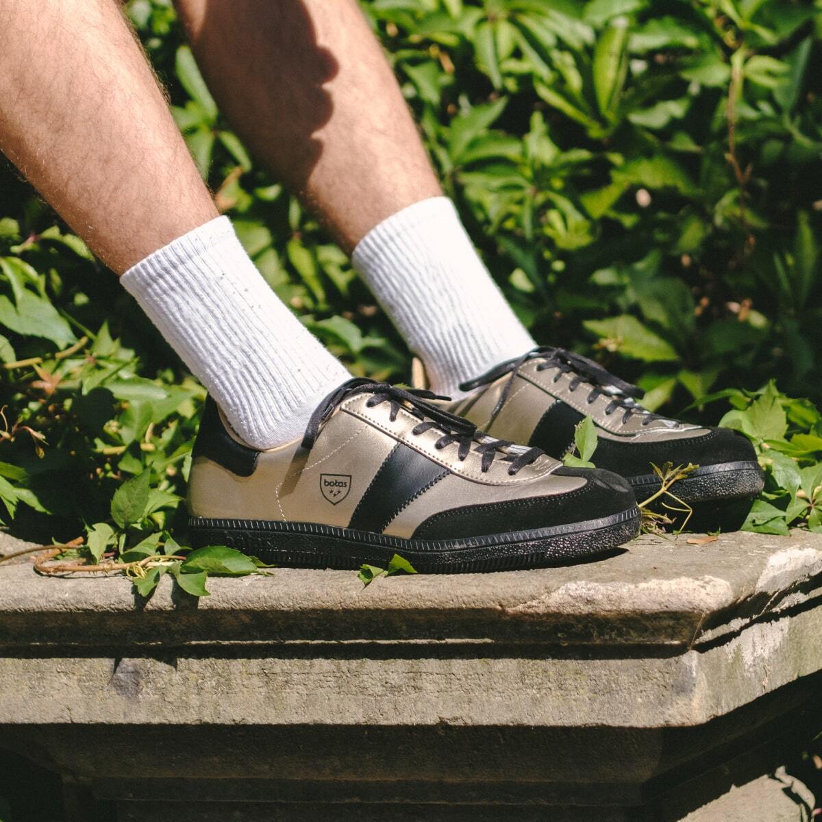 Vasky Botas Iconic Victory 76 - Pánské kožené tenisky / botasky černo-zlaté česká výroba ze Zlína