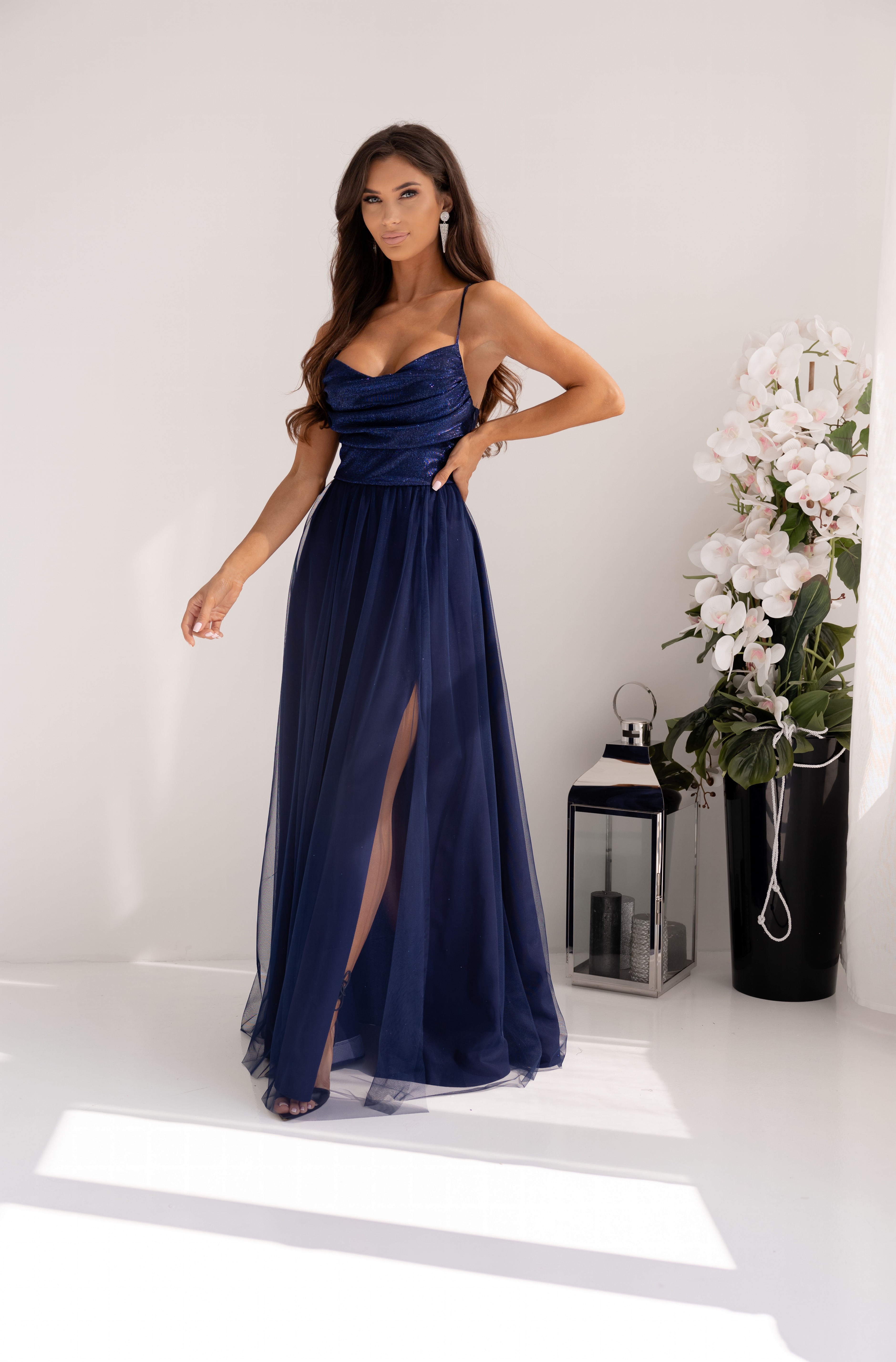 Modré dlouhé šaty s třpytivým topem a tylovou sukní RUBY