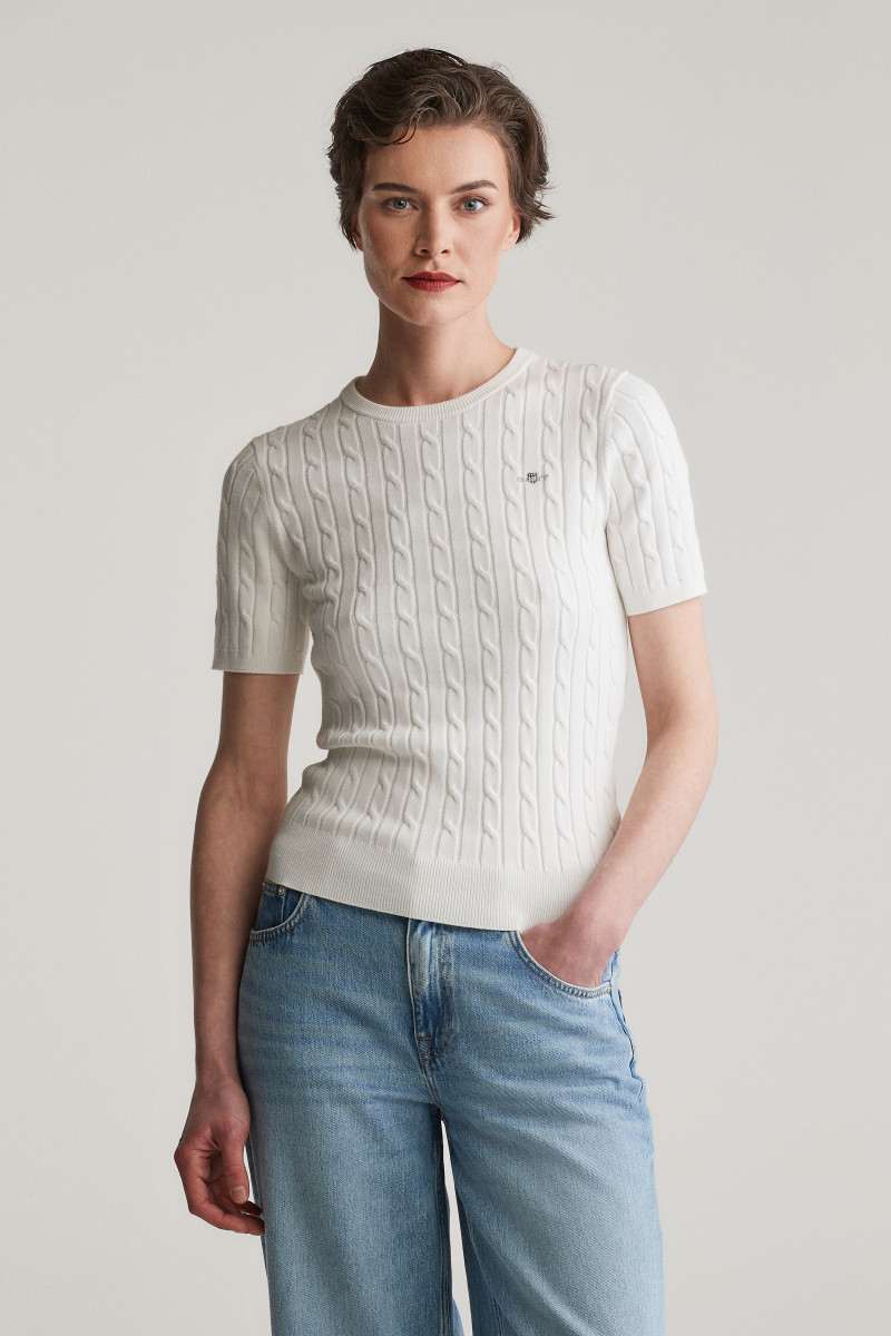 SVETR GANT STRETCH COTTON CABLE SS C-NECK EGGSHELL