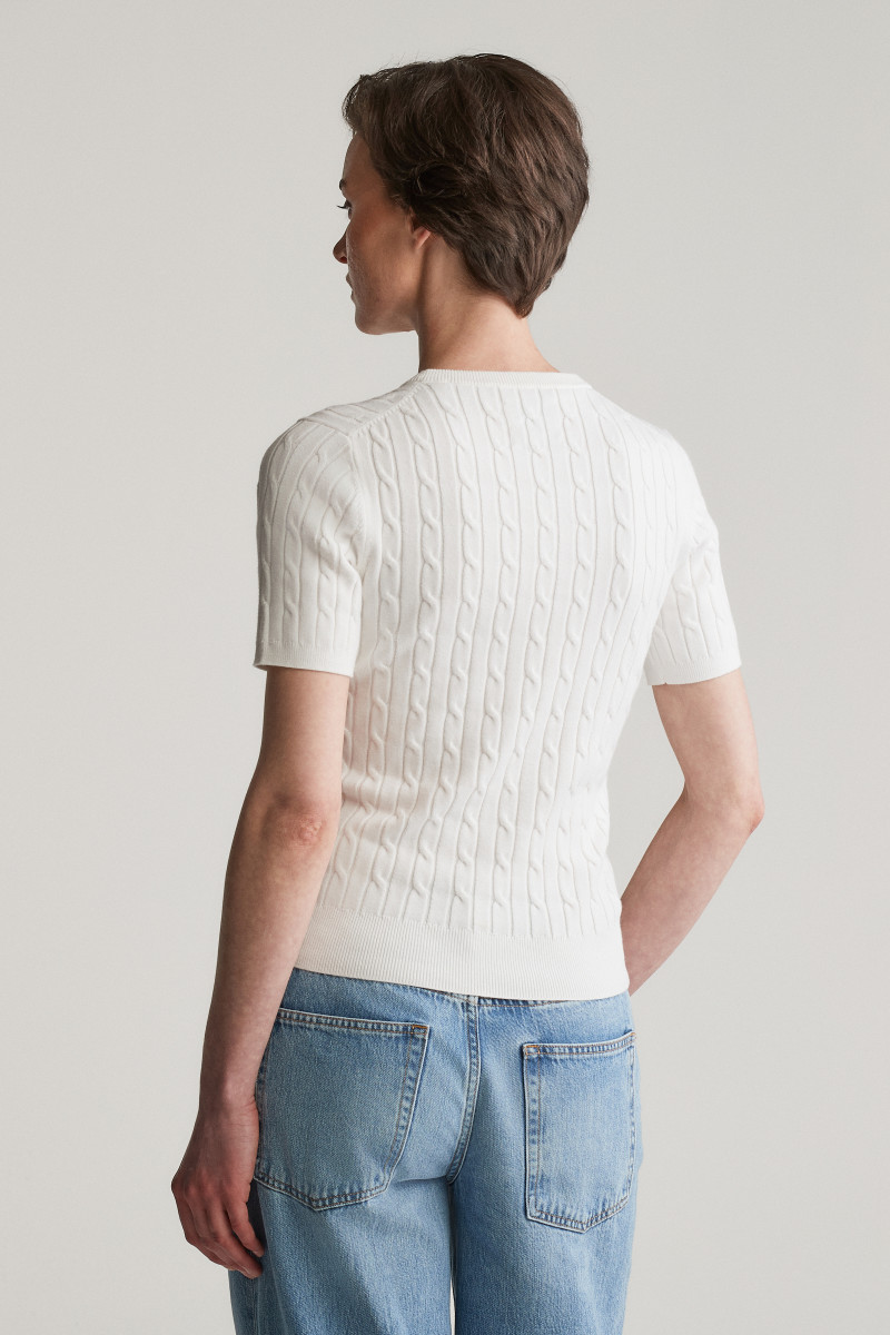 SVETR GANT STRETCH COTTON CABLE SS C-NECK EGGSHELL