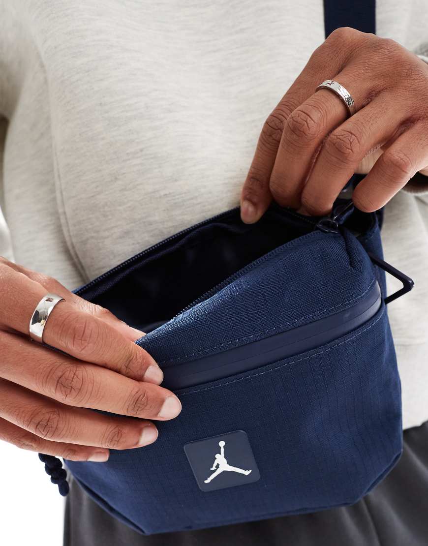 Jordan Cordera bum bag in navy - GLAMI.cz