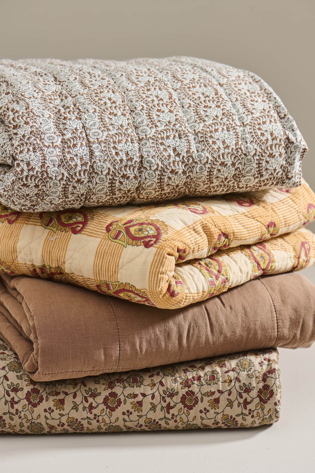 Ib Laursen Prošívaný přehoz Vintage Camel 130 × 180 cm