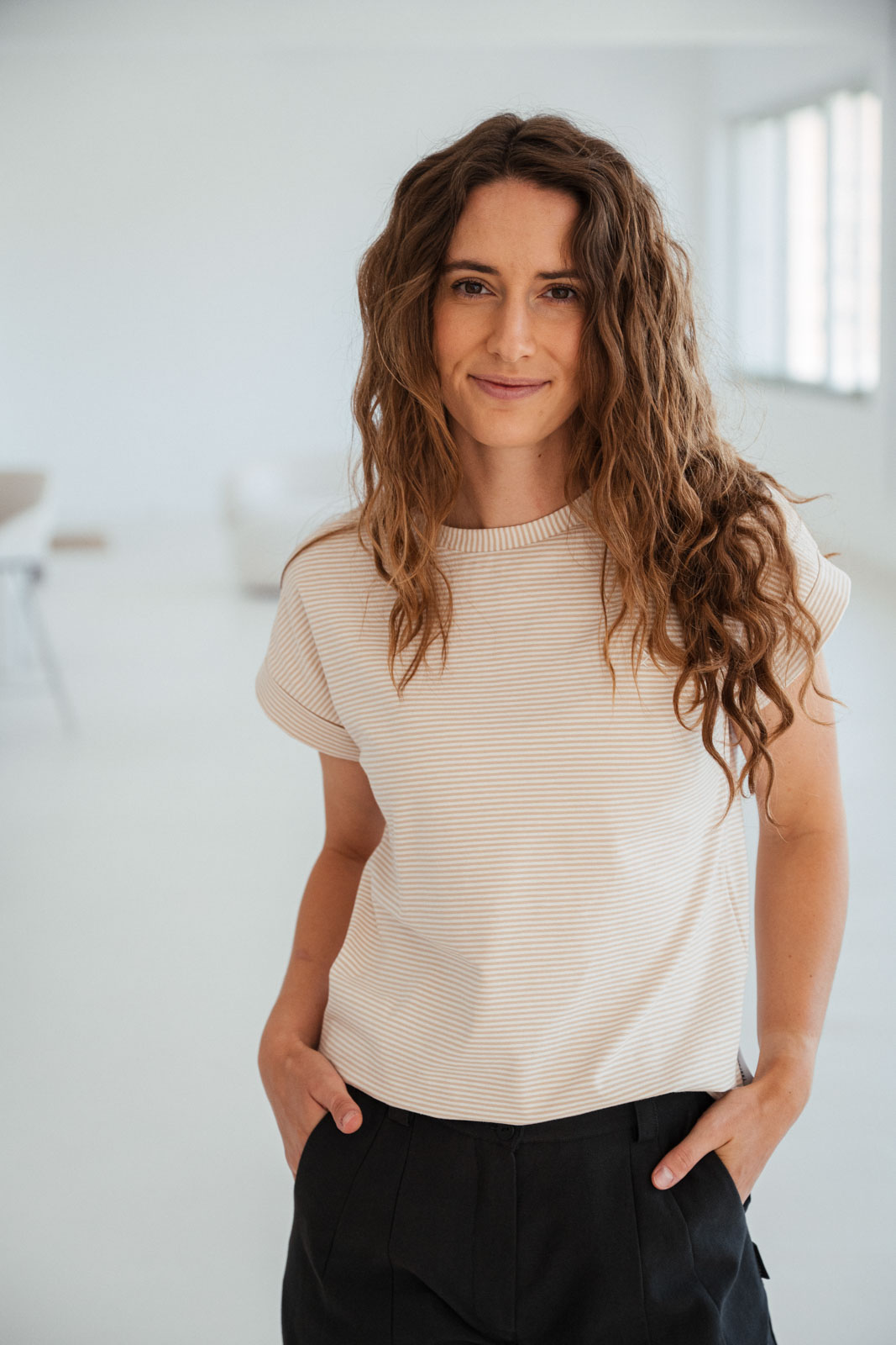 youngprimitive - Základ šatníku Lia pruh - cream stripe