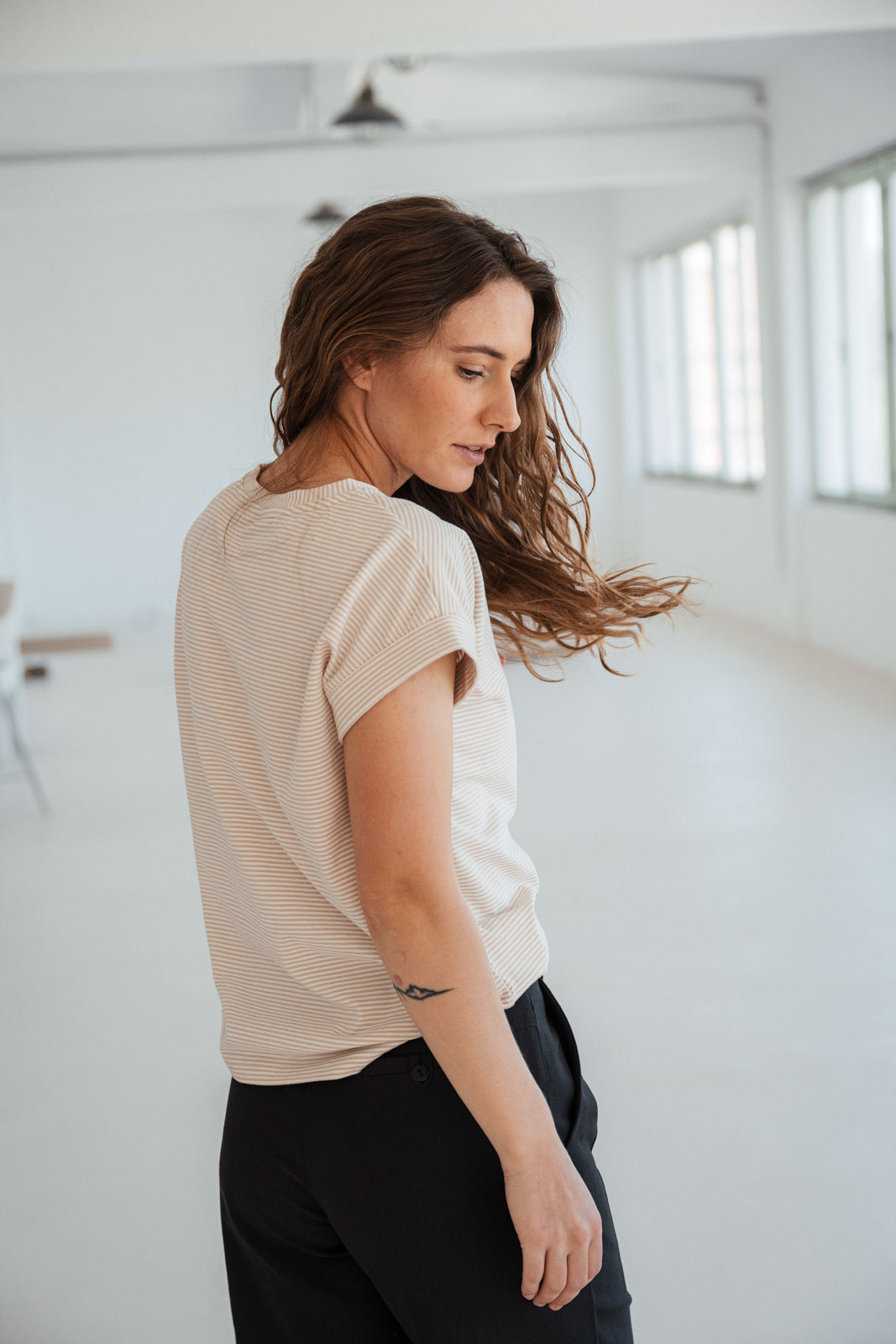 youngprimitive - Základ šatníku Lia pruh - cream stripe