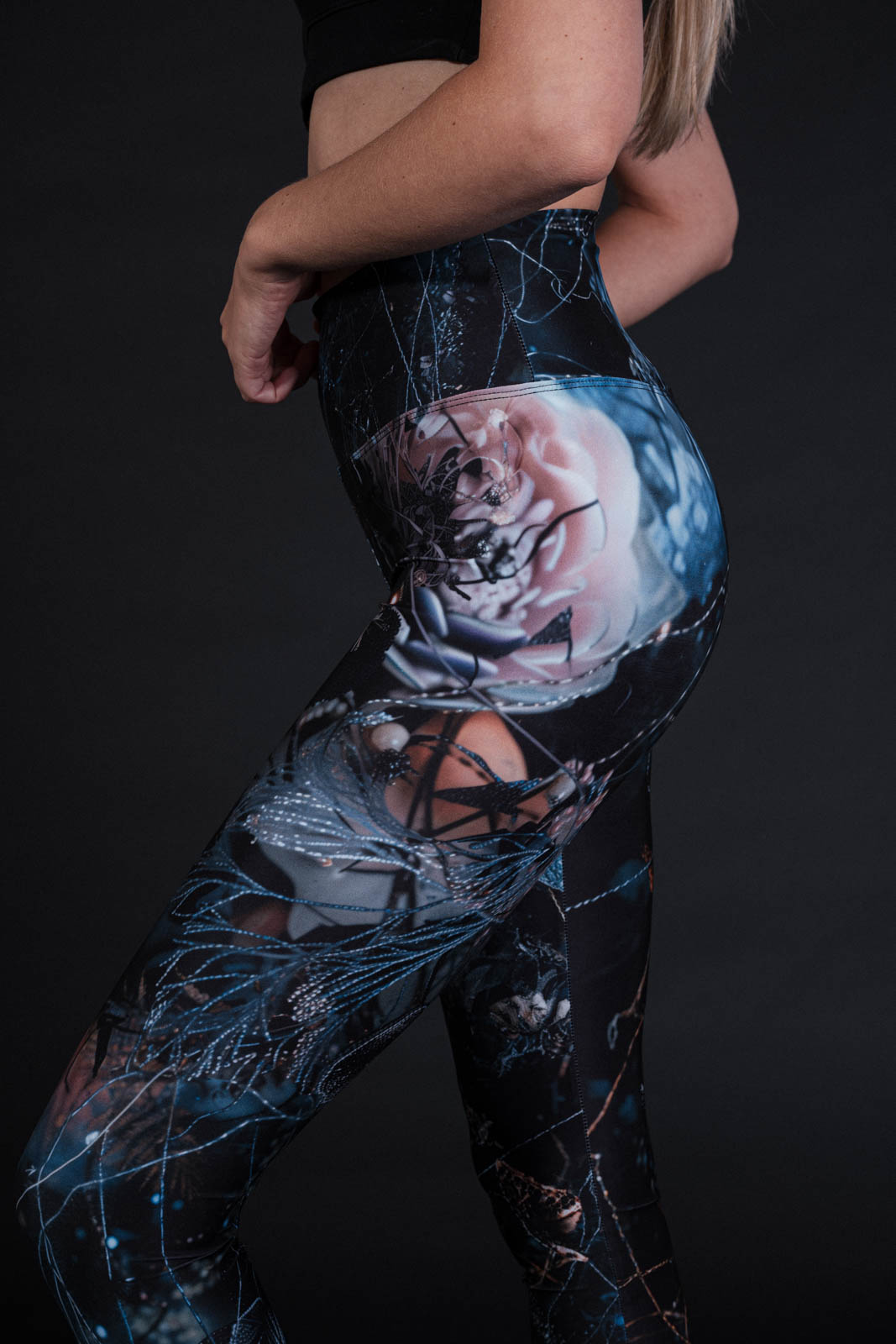 youngprimitive - funkční legíny Still life - black