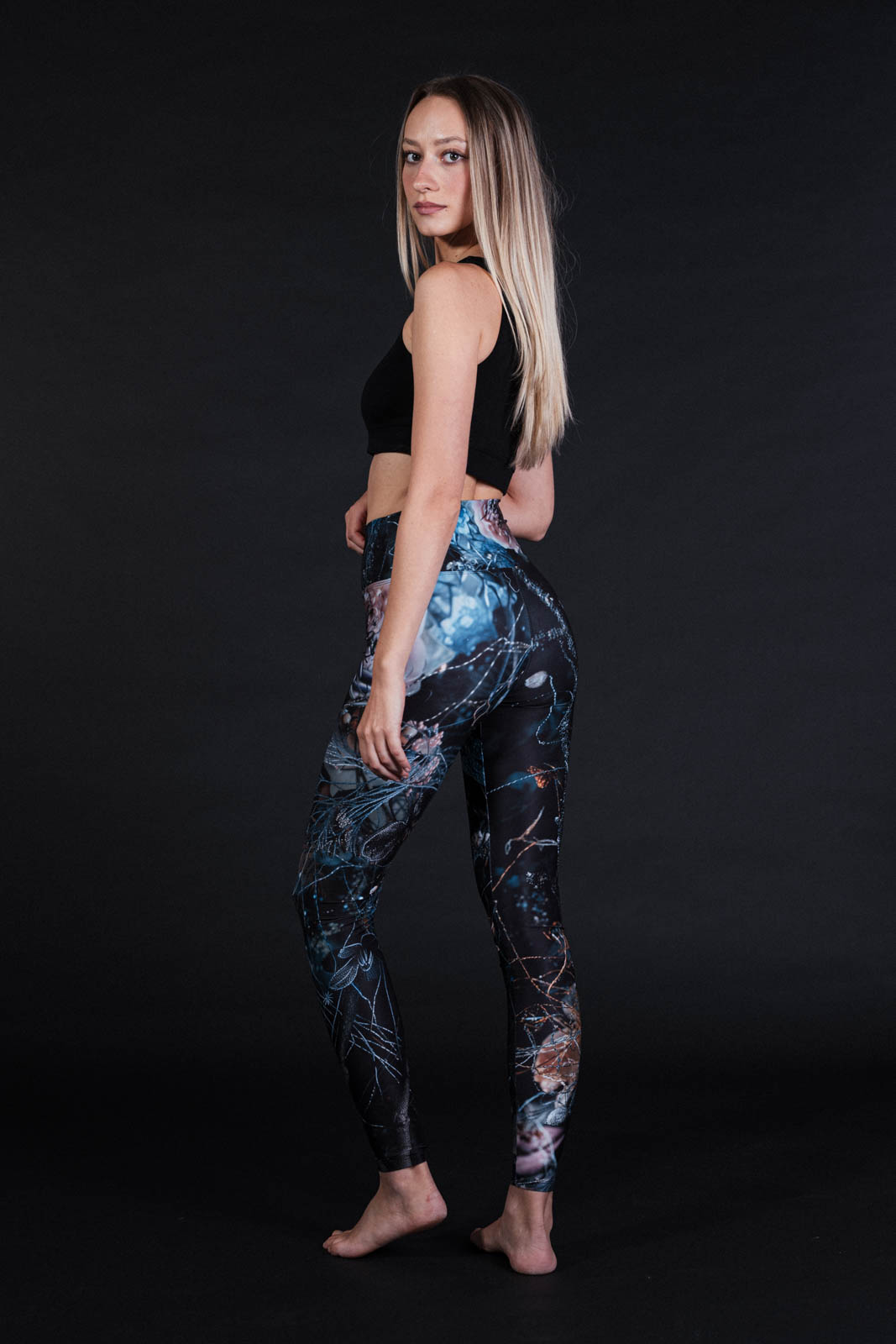 youngprimitive - funkční legíny Still life - black