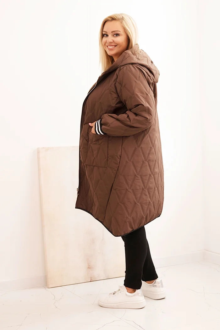 K-Fashion Dámská bunda Plus Size prošívaná s kapucí a sportovními manžetami čokoládová