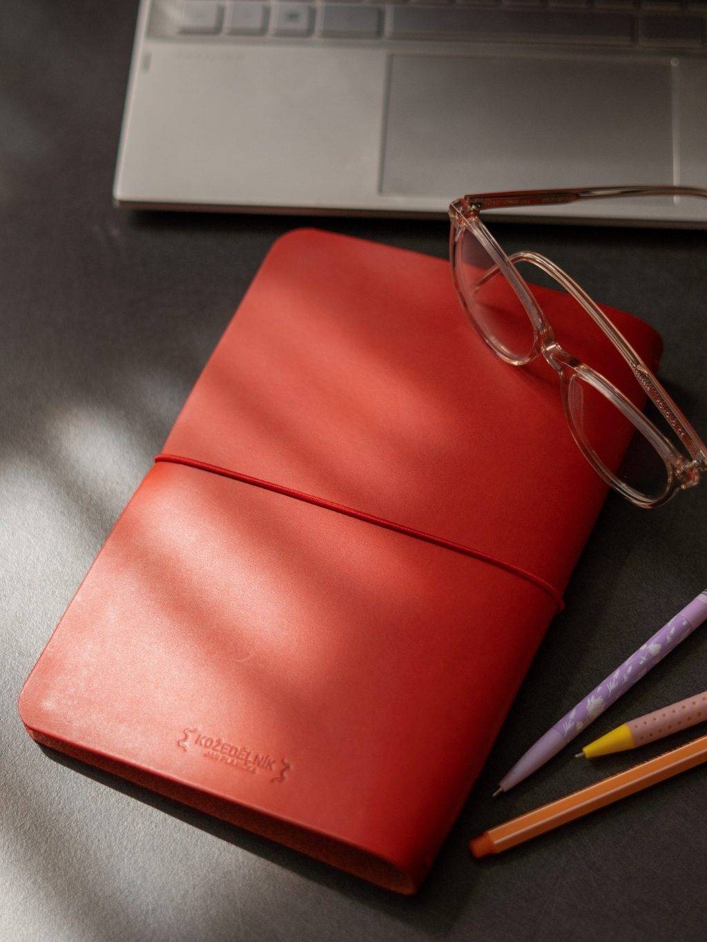 Kožedělník Midori zápisník A5 - červený