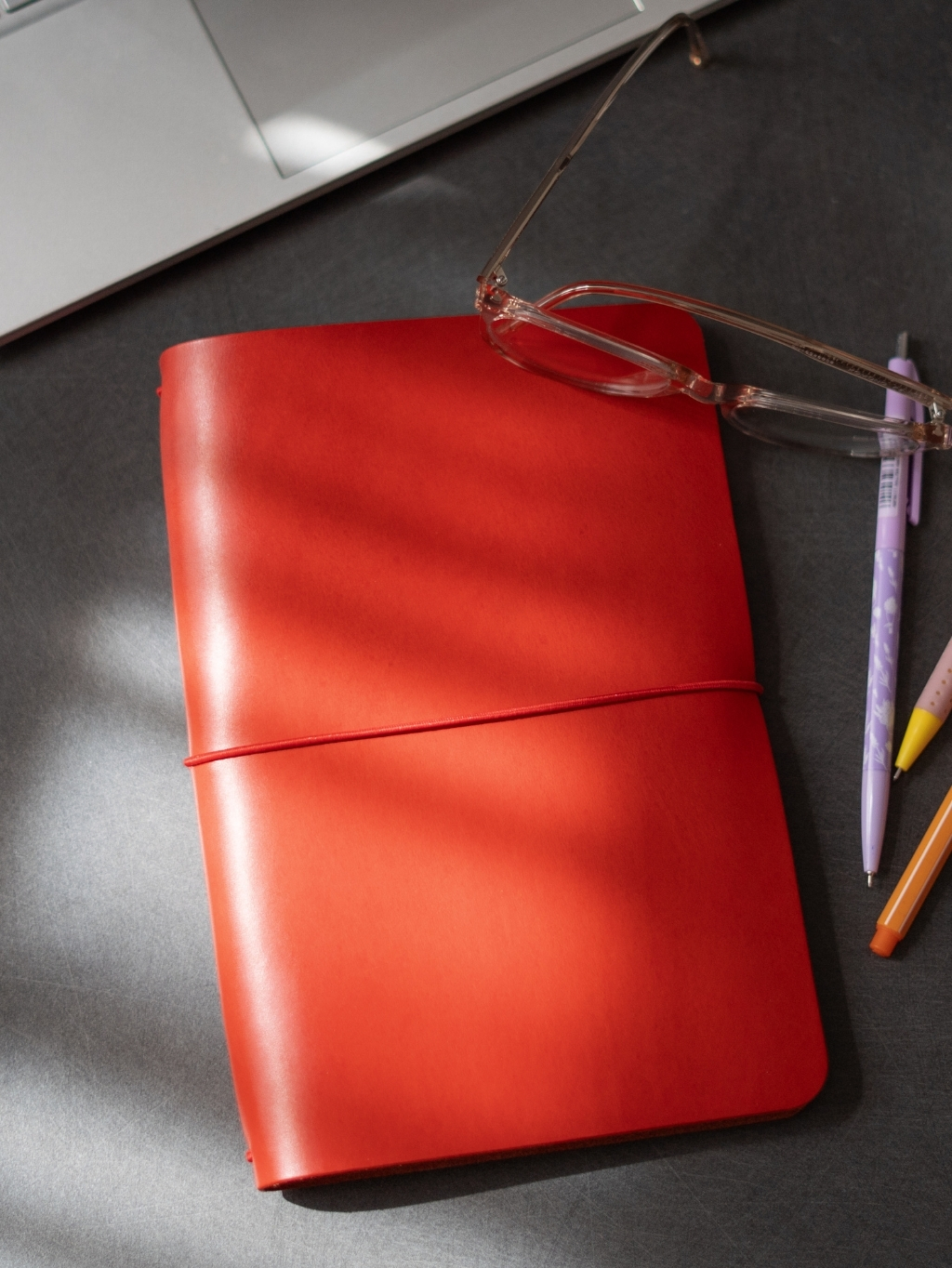 Kožedělník Midori zápisník A5 - červený