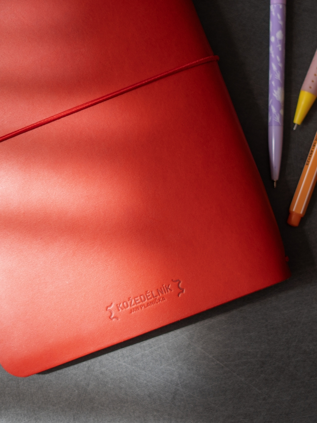 Kožedělník Midori zápisník A5 - červený