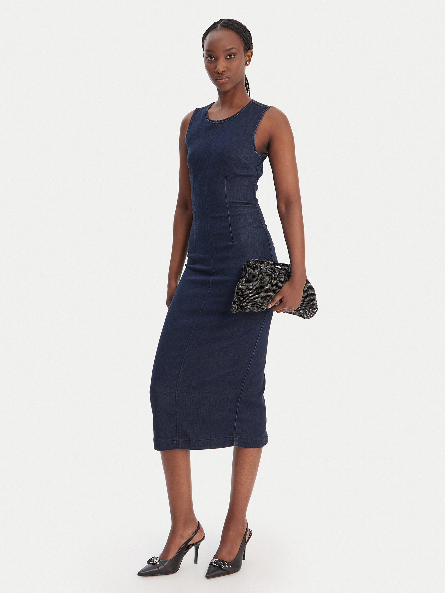 Každodenní šaty Guess