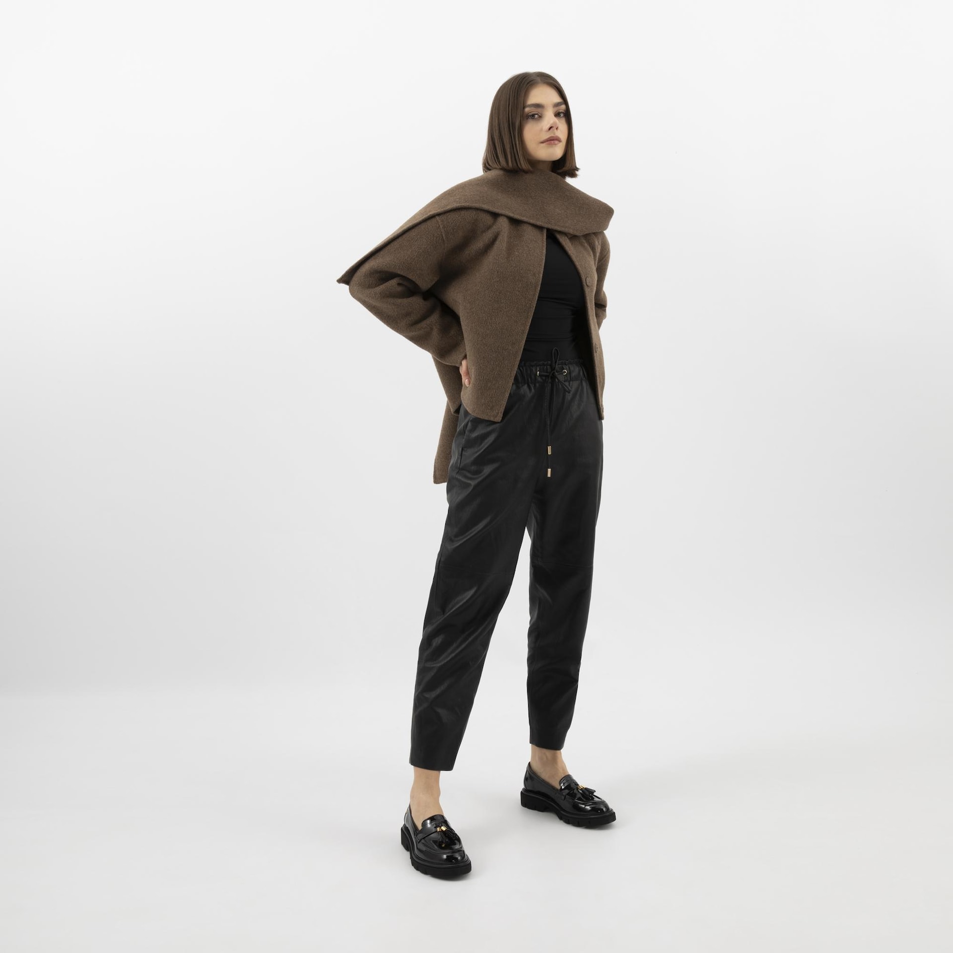 Wojas Černé Lakované Mokasíny Se Zdobným Třásněm