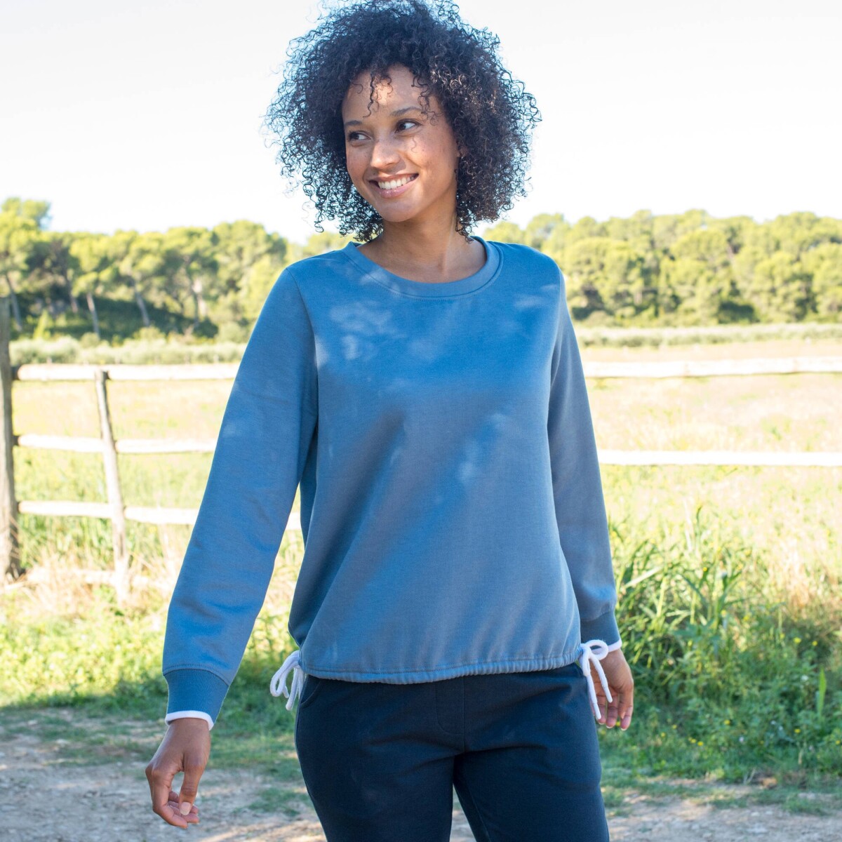 Blancheporte Moltonová mikina se šňůrkou na stažení modrá džínová