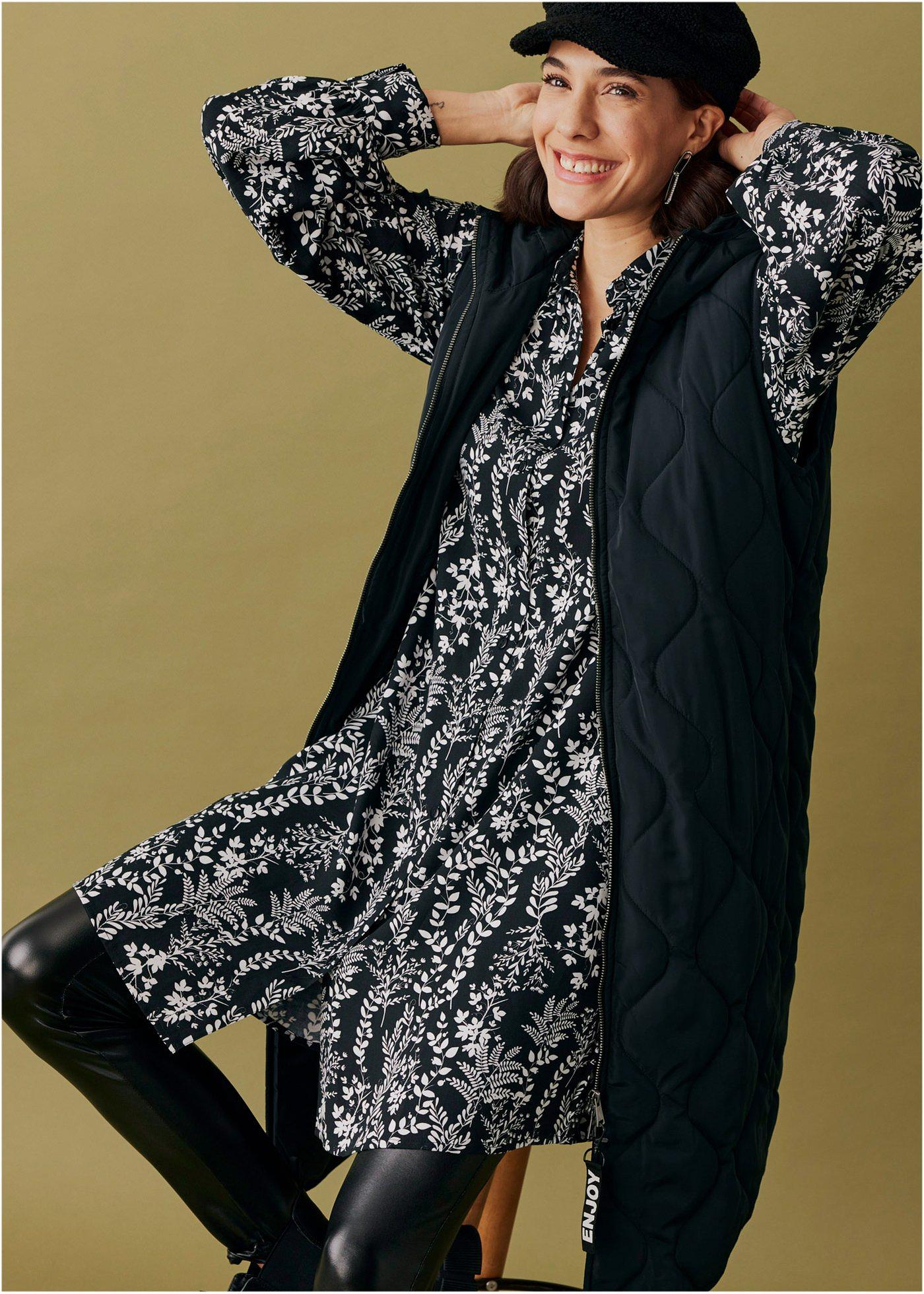 bonprix Prošívaná vesta Černá