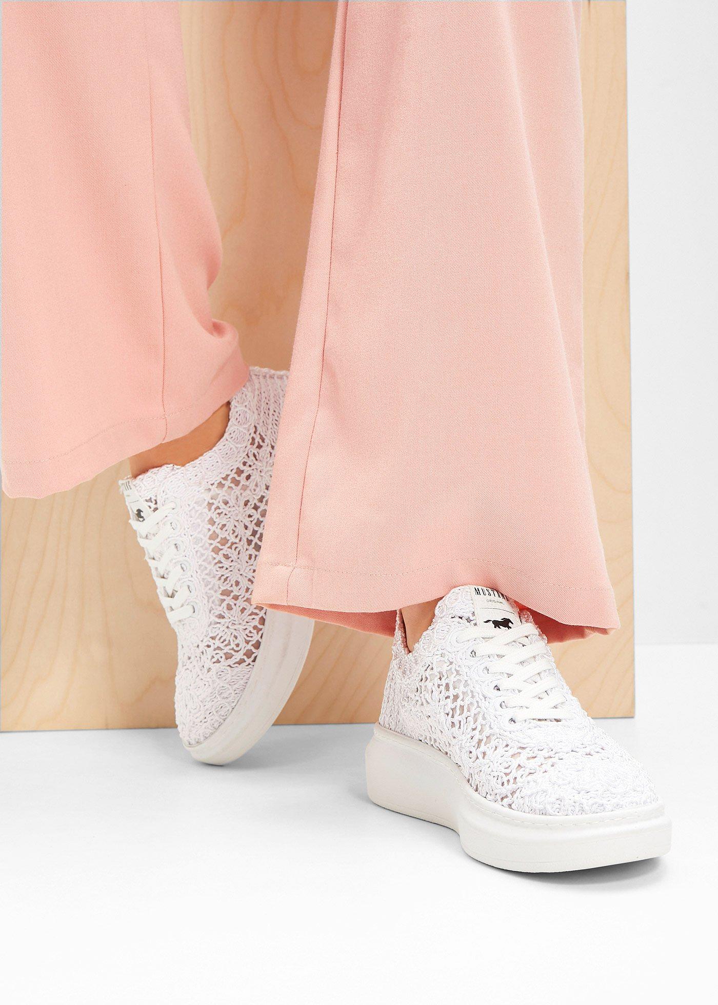 bonprix Tenisky značky Mustang na platformě bílá Žena