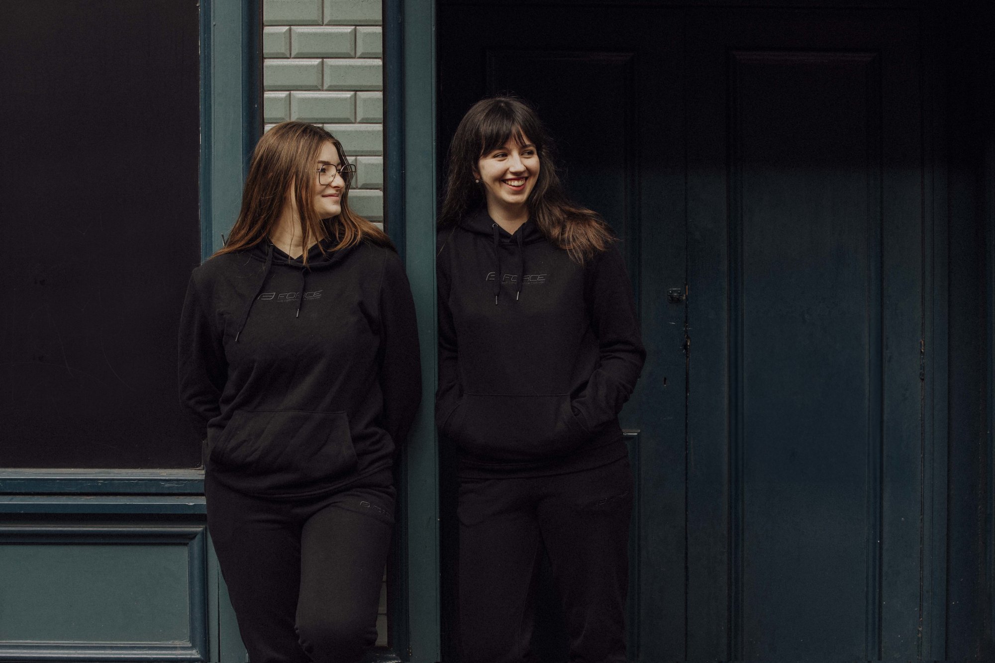 FORCE mikina F COMFY UNI přes hlavu s kapucí, černá