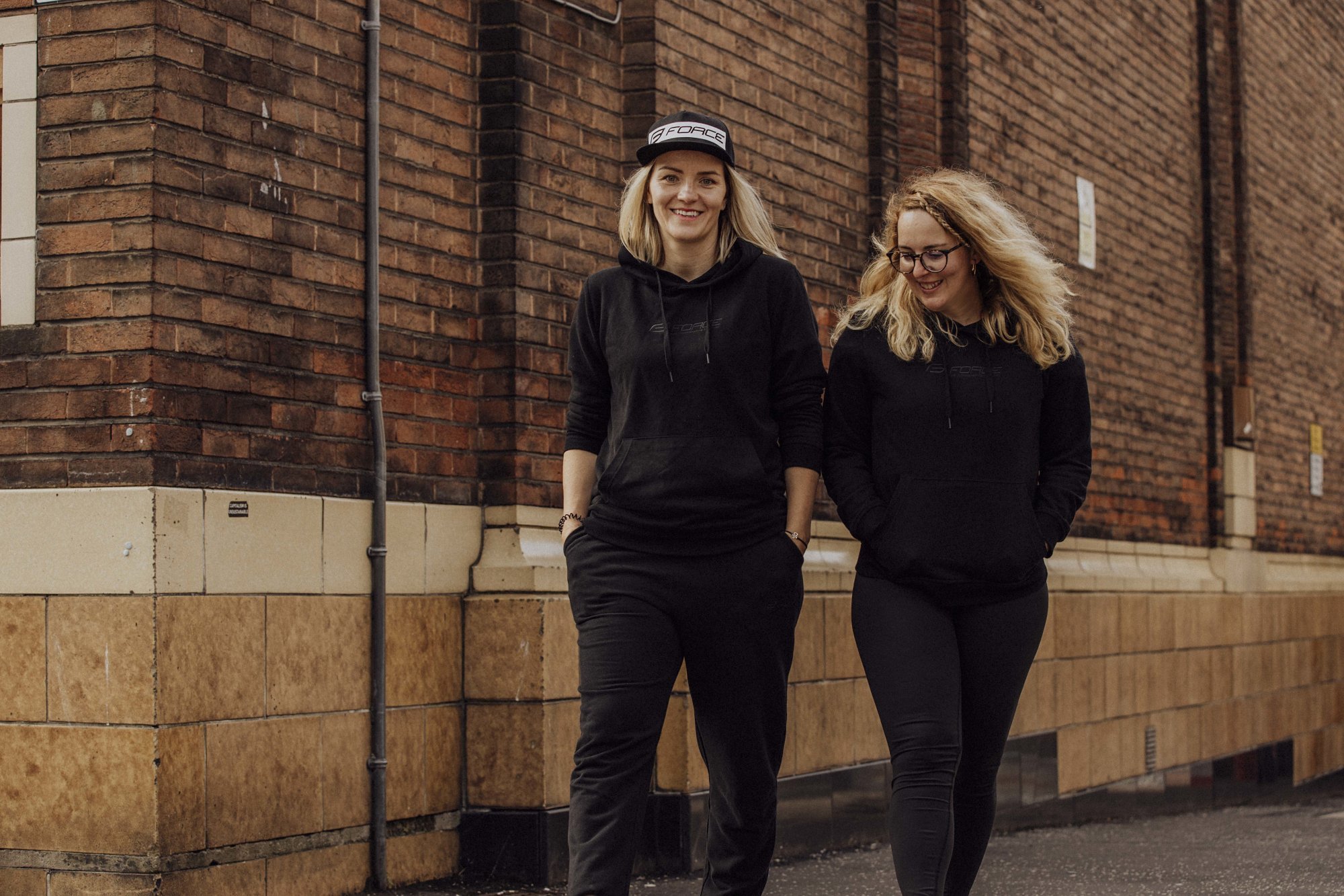 FORCE mikina F COMFY UNI přes hlavu s kapucí, černá