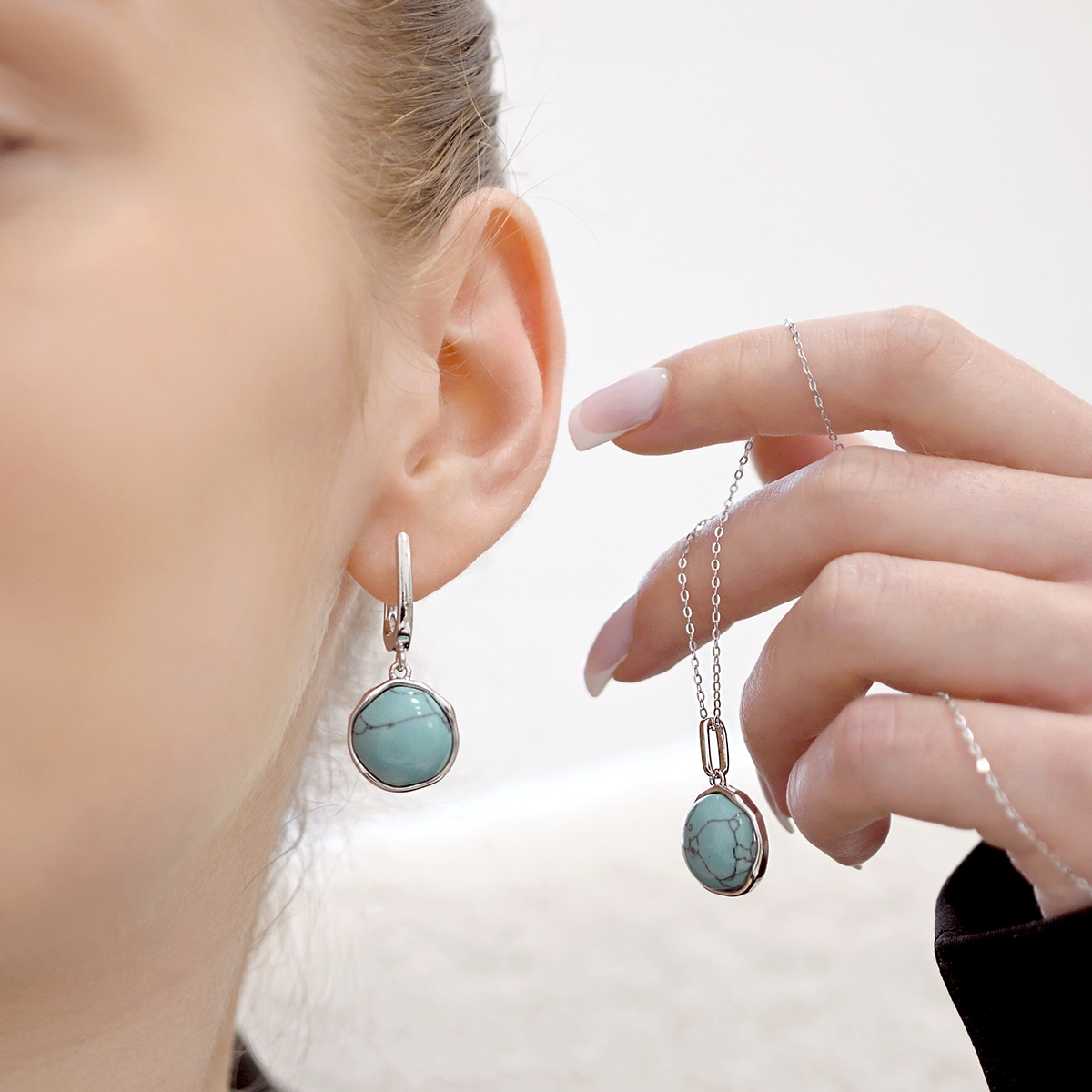 Stříbrný náhrdelník s tyrkysem 12162.3