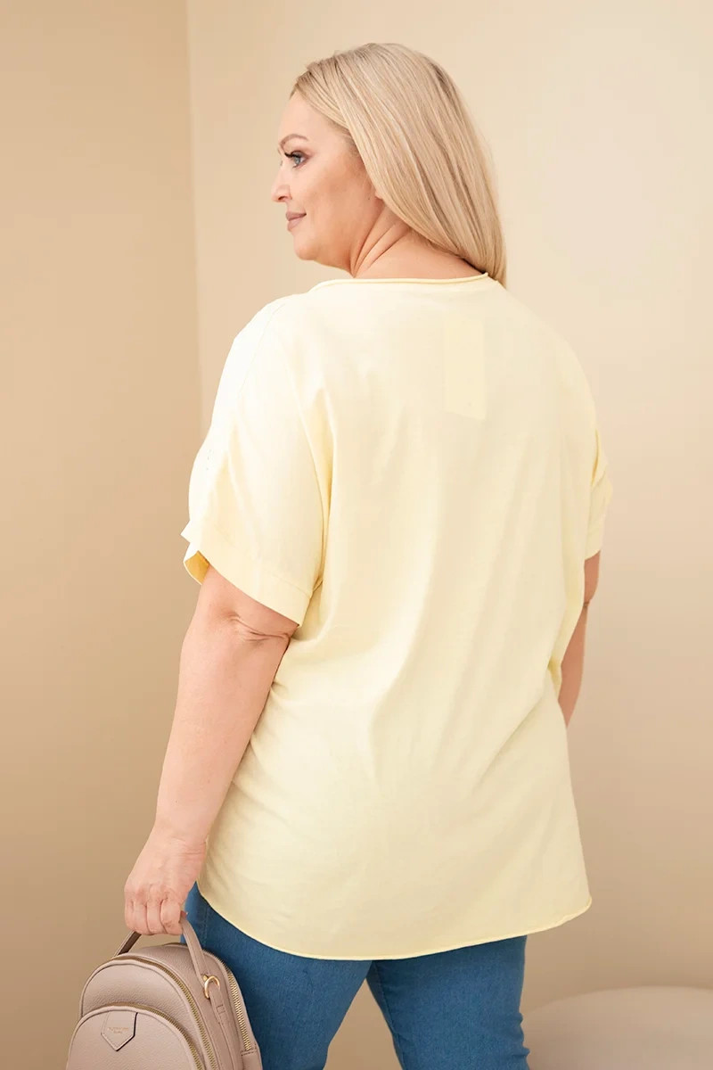 K-Fashion Dámská bavlněná halenka Plus Size s vyšívanými květinami žlutá