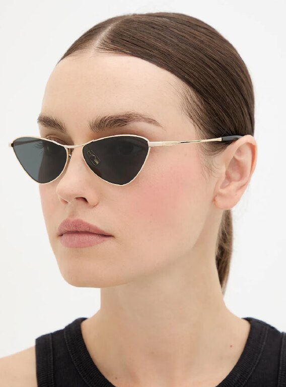 Černé sluneční brýle