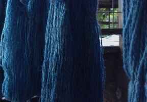 modré textilní příze