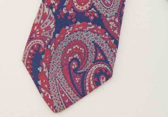 detail barevné kravaty