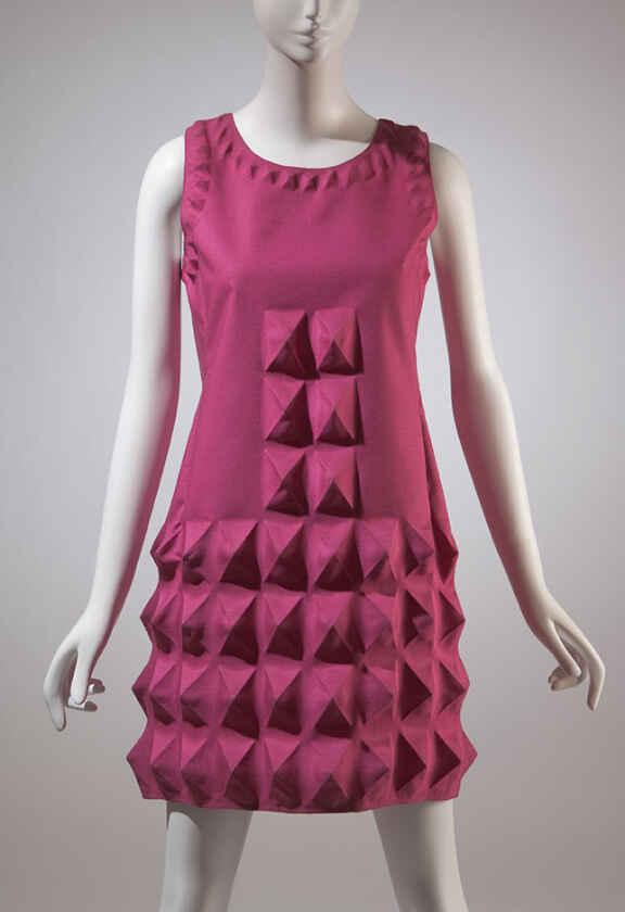 rúžové extravagantní šaty Pierre Cardin
