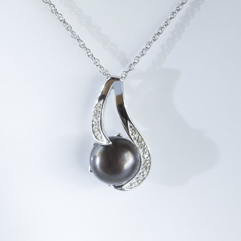 Stříbrný přívěsek s perlou a diamanty KLENOTA kln0111