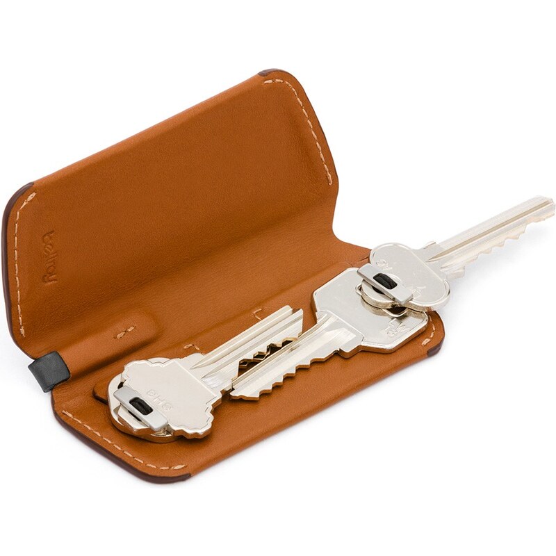 Kožená klíčenka Key Cover Plus od Bellroy - karamelová