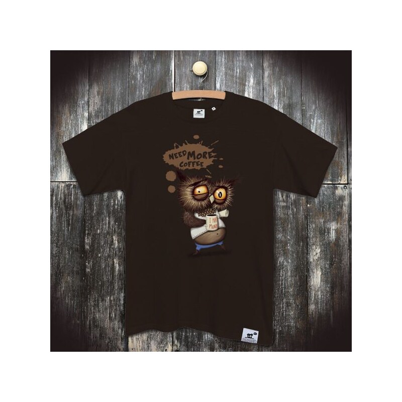 PANDEMIC Pánské vtipné tričko s potiskem Kafe a sova: Need more coffee