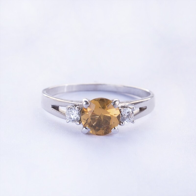 Stříbrný prsten s citrínem a zirkony KLENOTA kln1214ag