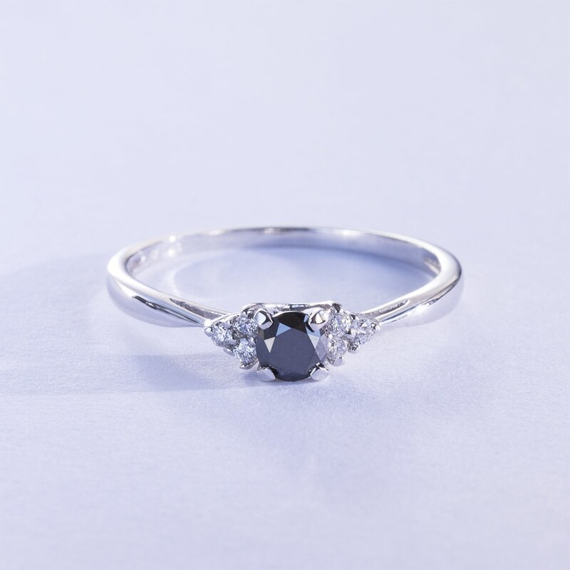 Stříbrný zásnubní prsten s diamanty KLENOTA k0109019