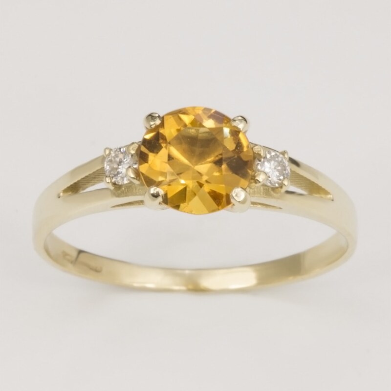 Zlatý prsten s citrínem a dvěma diamanty KLENOTA kln1226