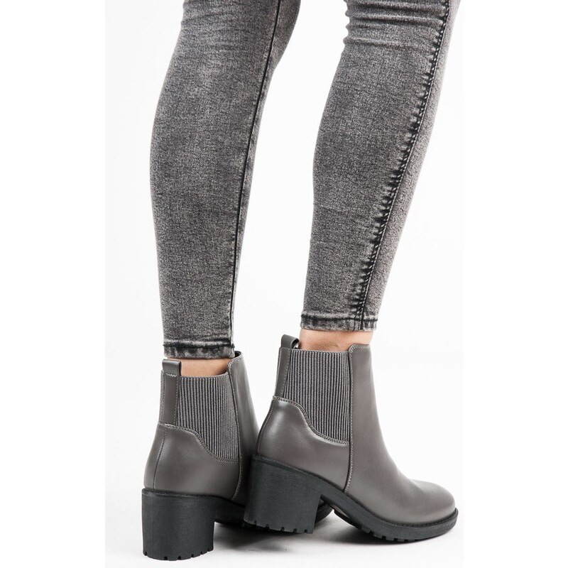 VICES new collection Lehké šedé kotníkové boty s elastickými vsadkami