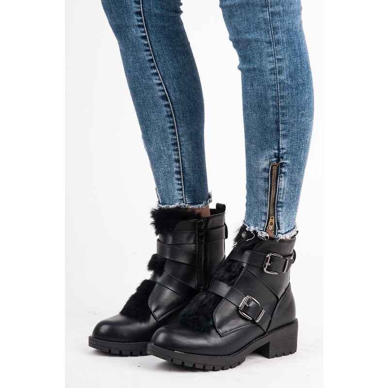 VICES Originální černé lesklé kotníkové boty s měkkým kožíškem